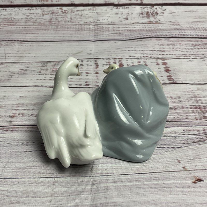 Lladro Ducklings In A Basket 3" Porcelain Figurine #4895