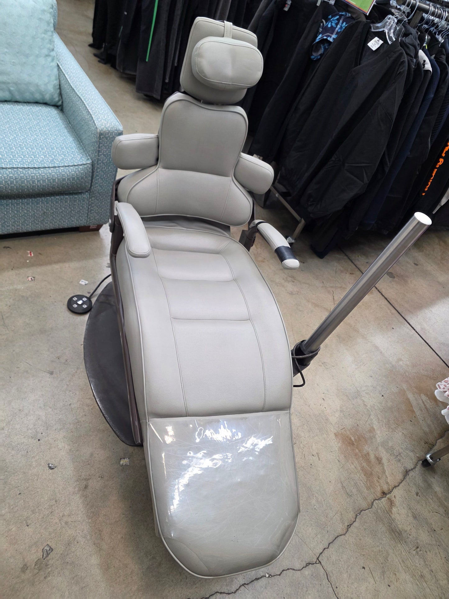 COACHMAN Dentist Examining Chair- WORKS GREAT!!!