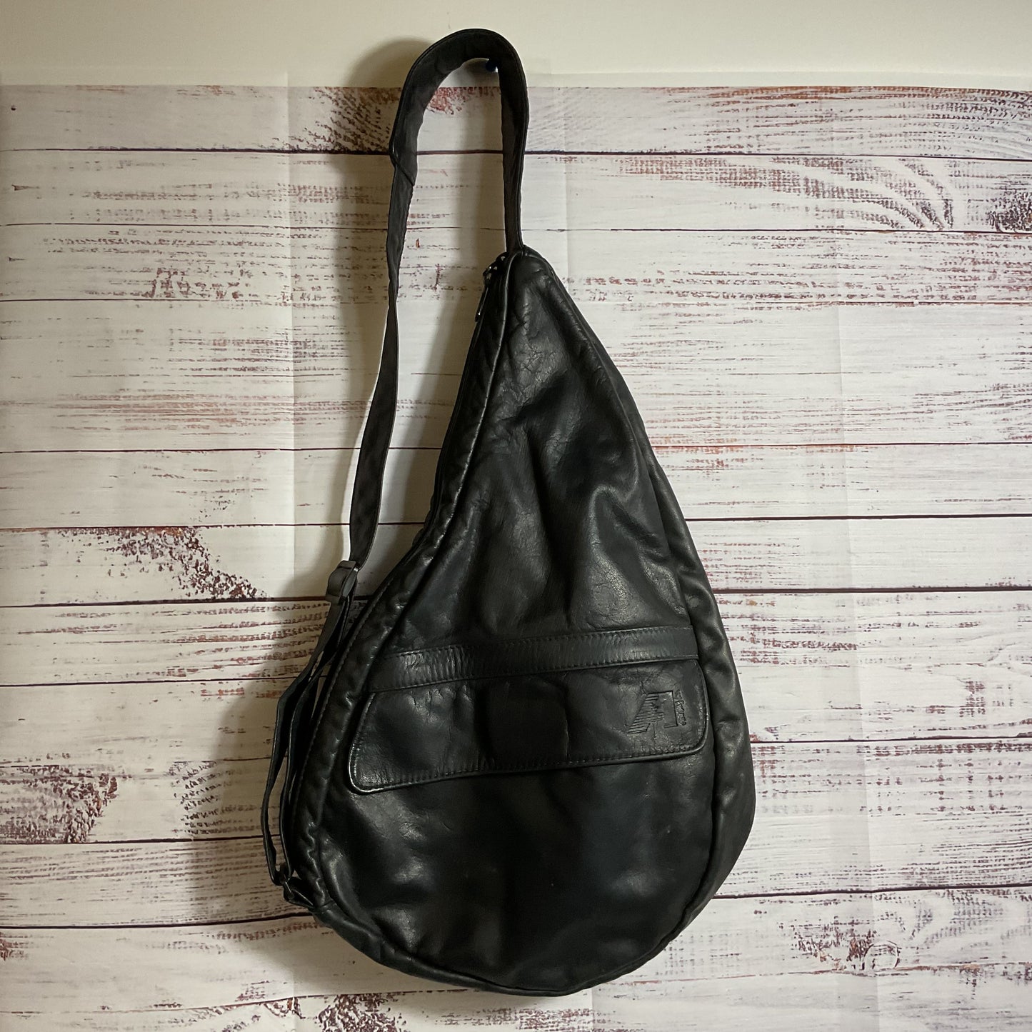 VTG. AMERIBAG X LL Bean Black Leather Healthy Back Ameribag Sling Crossbody