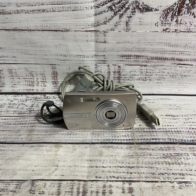 Olympus Stylus 710 Compact Silver Digital Camera 7.1 MP 4x Zoom