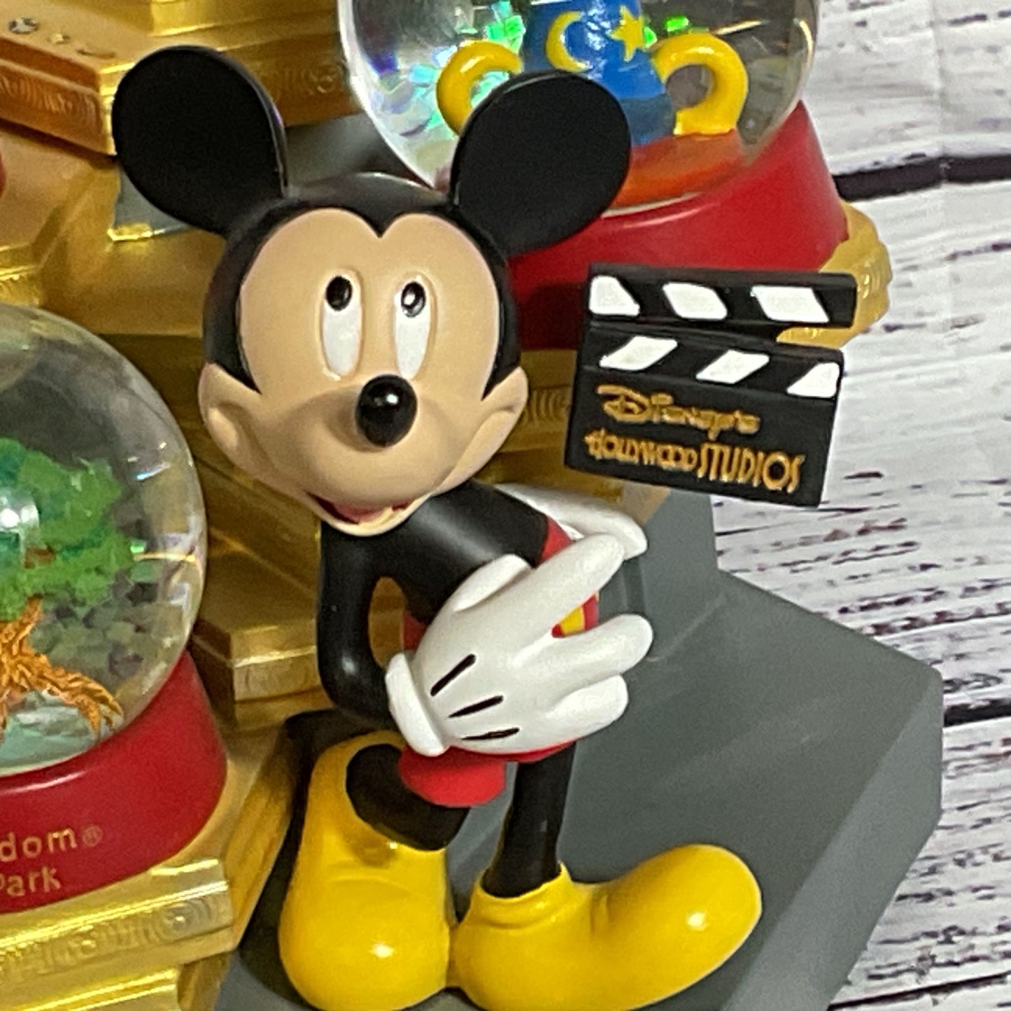 VTG DISNEY WORLD Disney Parks Mickey Mouse 4 Parks One World Musical Snow Globe