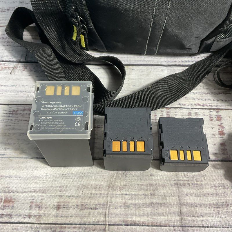 JVC Everio GZ-MG37U Camera w/ 3 Batteries UNTESTED