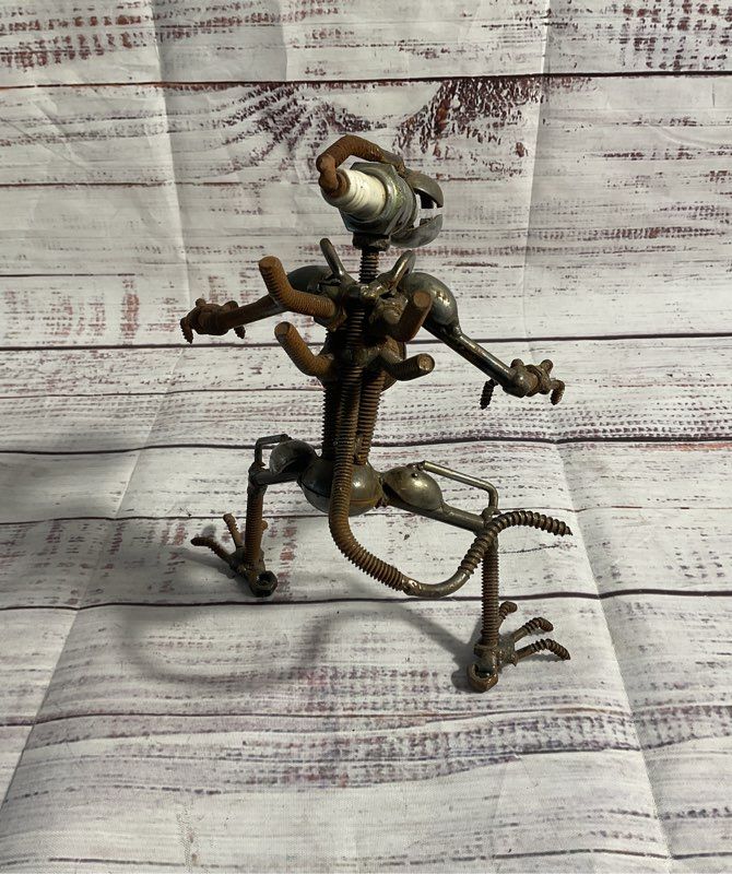 Metal Scrap Alien Xenomorph Sculpture Figurine Handmade 7"