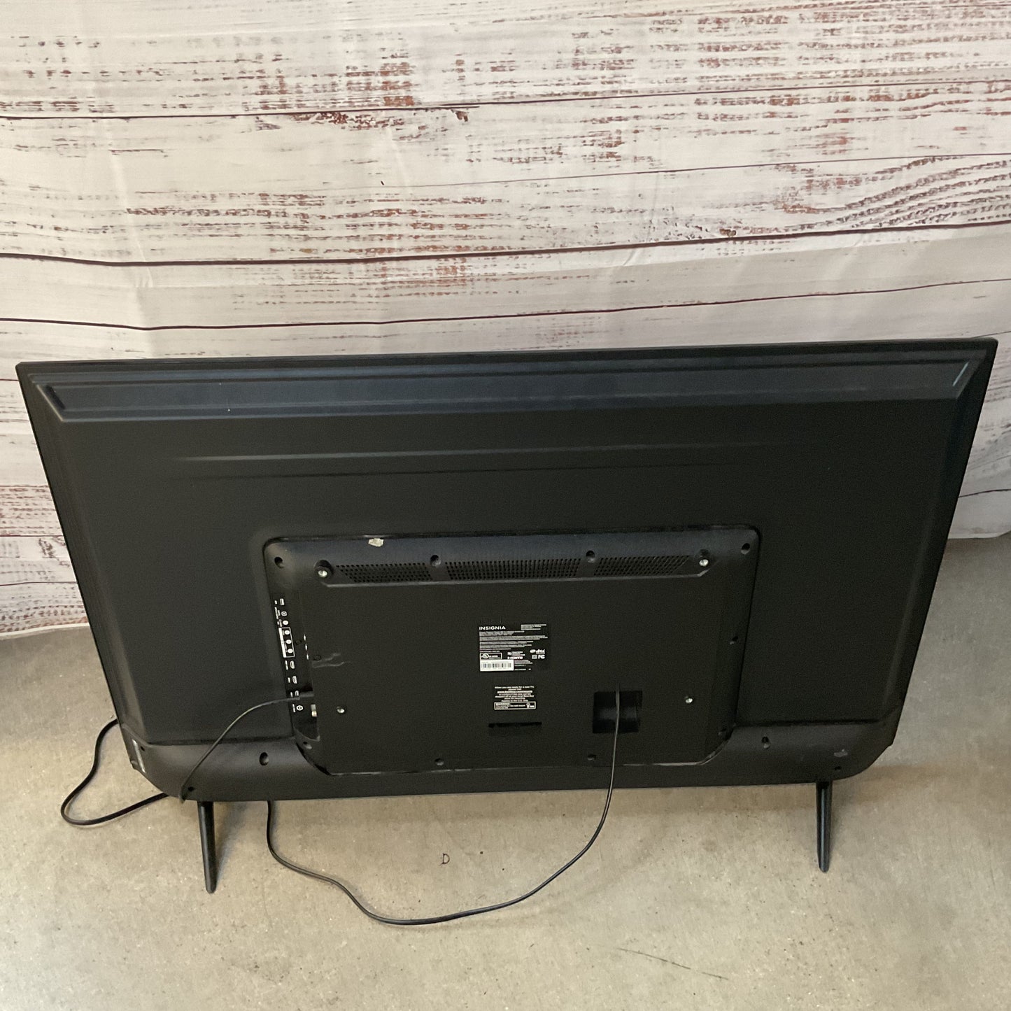 INSIGNIA NS-43D510NA21 43" Led TV with Roku- NO REMOTES FOR BOTH