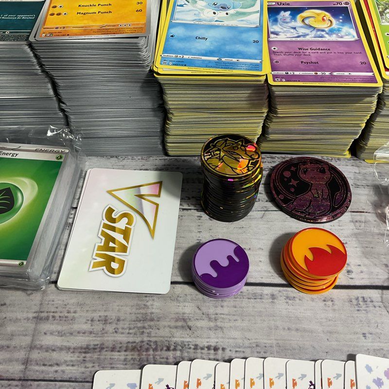 Mixed Lot Of 1600+ Common Pokemon Cards 2020-2023 + Dice, Dividers, Coins & MORE
