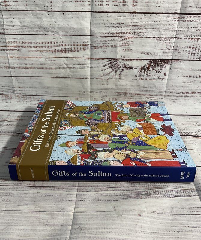 Gifts Of The Sultan: The Arts Of Giving At The Islamic Courts Hardcover