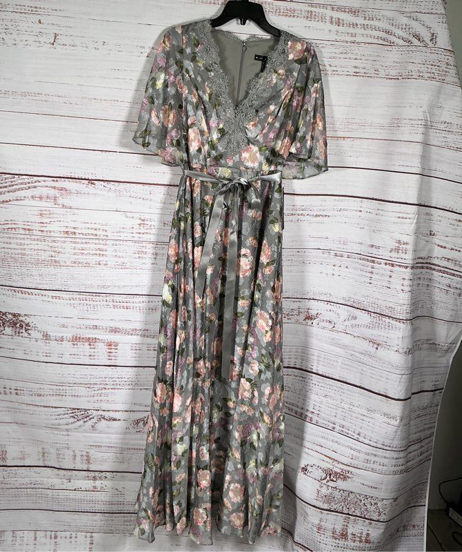 NWT Women's Aidan Mattox Gray Floral Gown w/ Flutter Sleeves Size 2 Retail $450