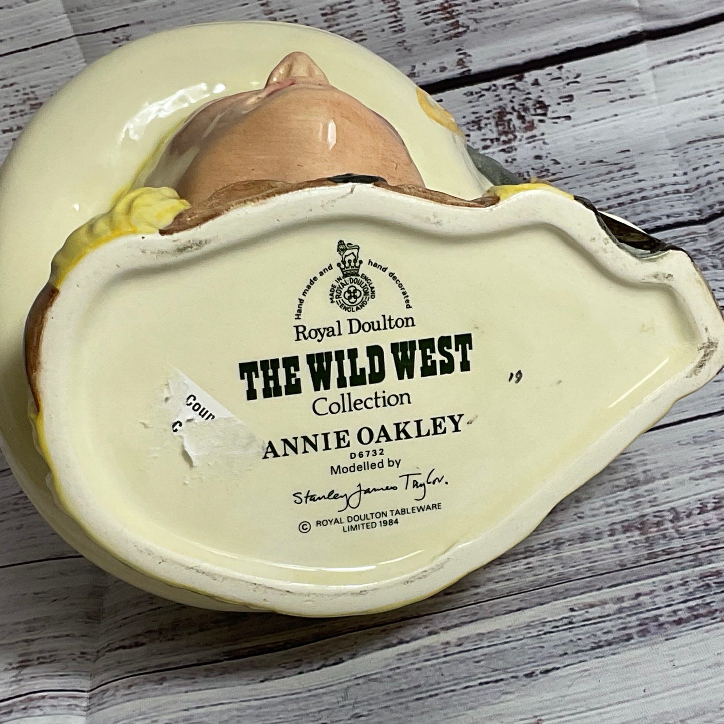 VTG. 1984 ROYAL DOULTON The Wild West ANNIE OAKLEY Mug- 5.5"