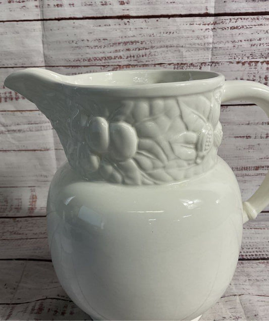 Vintage Este C.e. White Porcelain Pitcher Made In Italy 7.5"
