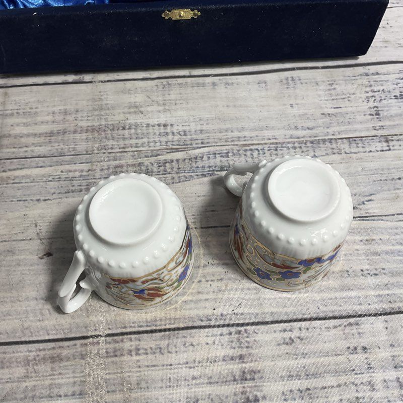Kutahya Turkish Porcelain 4 Pc. Hand Painted Floral Tea Cup & Saucer Set w/ Case