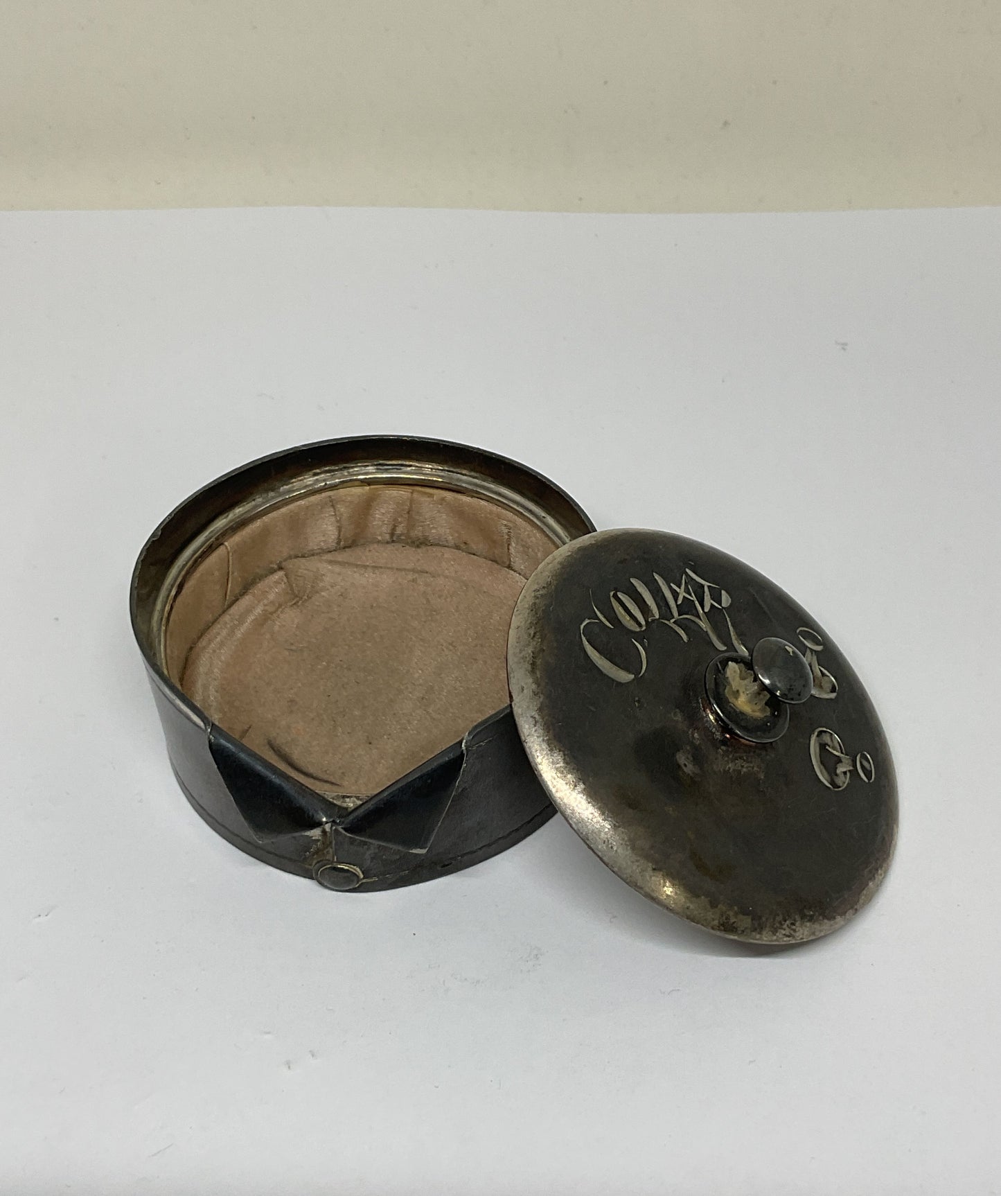 Antique Pairpoint Mfg Bedford Silver Quadruple Plate Collar Button Trinket Box