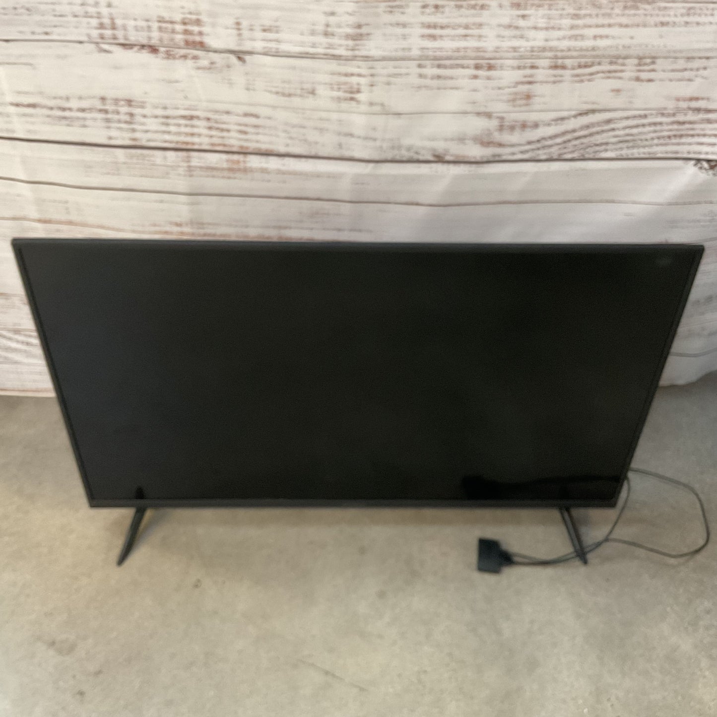 INSIGNIA NS-43D510NA21 43" Led TV with Roku- NO REMOTES FOR BOTH