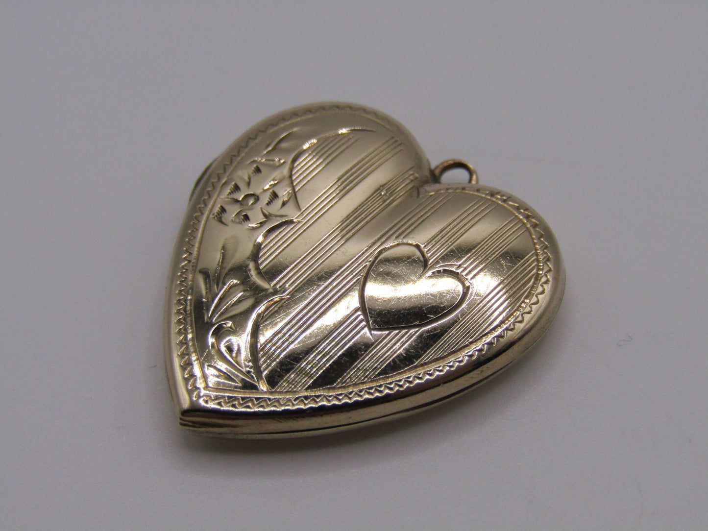 Vintage 10k Yellow Gold Floral Etched Heart Locket Pendant