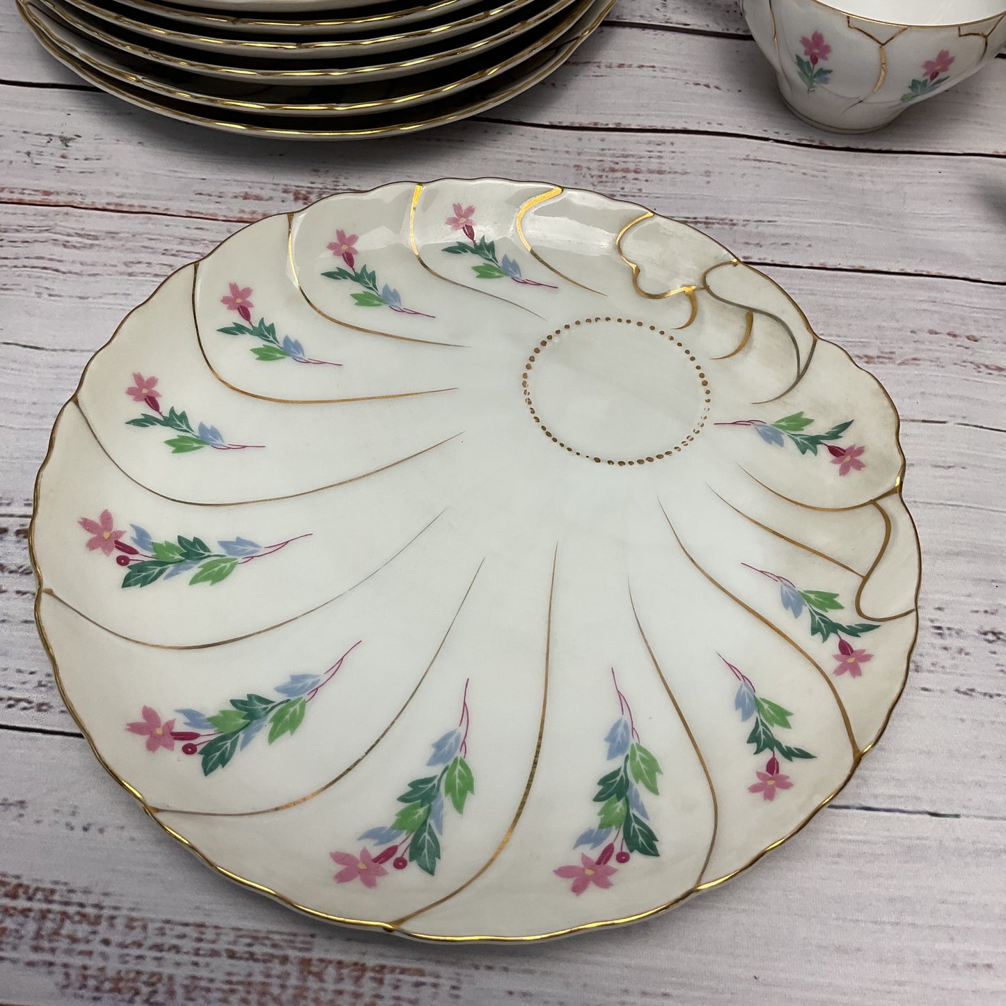 Giftcraft Teacup Off Center Large Saucer Plate Floral Design Lot Of 7 1/2