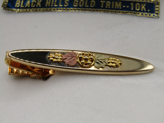 Landstrom's Black Hills Gold 10K Yellow Gold Floral Trim Tie Clip