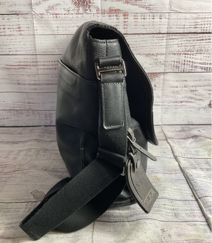 Tumi Pebble Leather Fold Over Crossbody Messenger Bag Black