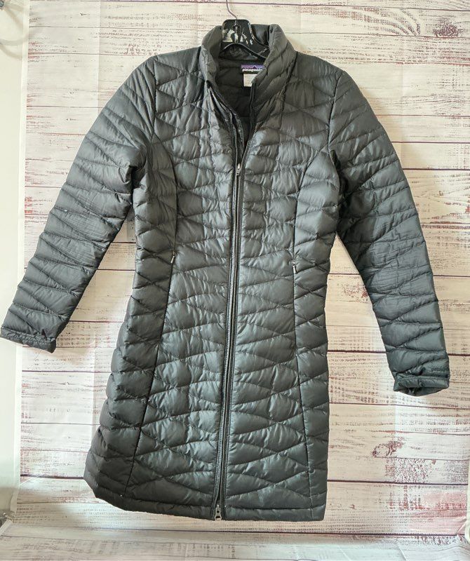 Women's Patagonia Black Mid Length Down Coat Size S