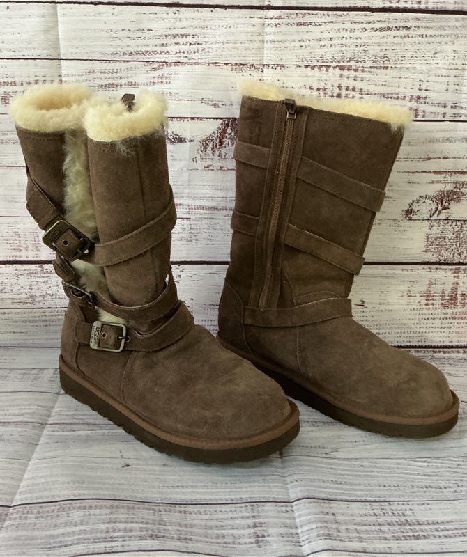 Women's UGG Maddi Boots in Brown Size 4