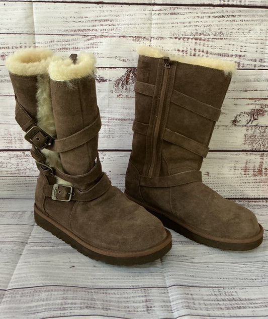 Women's UGG Maddi Boots in Brown Size 4