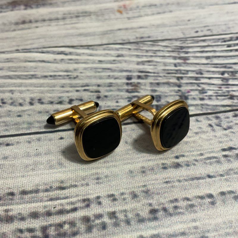 VTG. Krementz Gold Tone Onyx Signed Metal Cufflinks