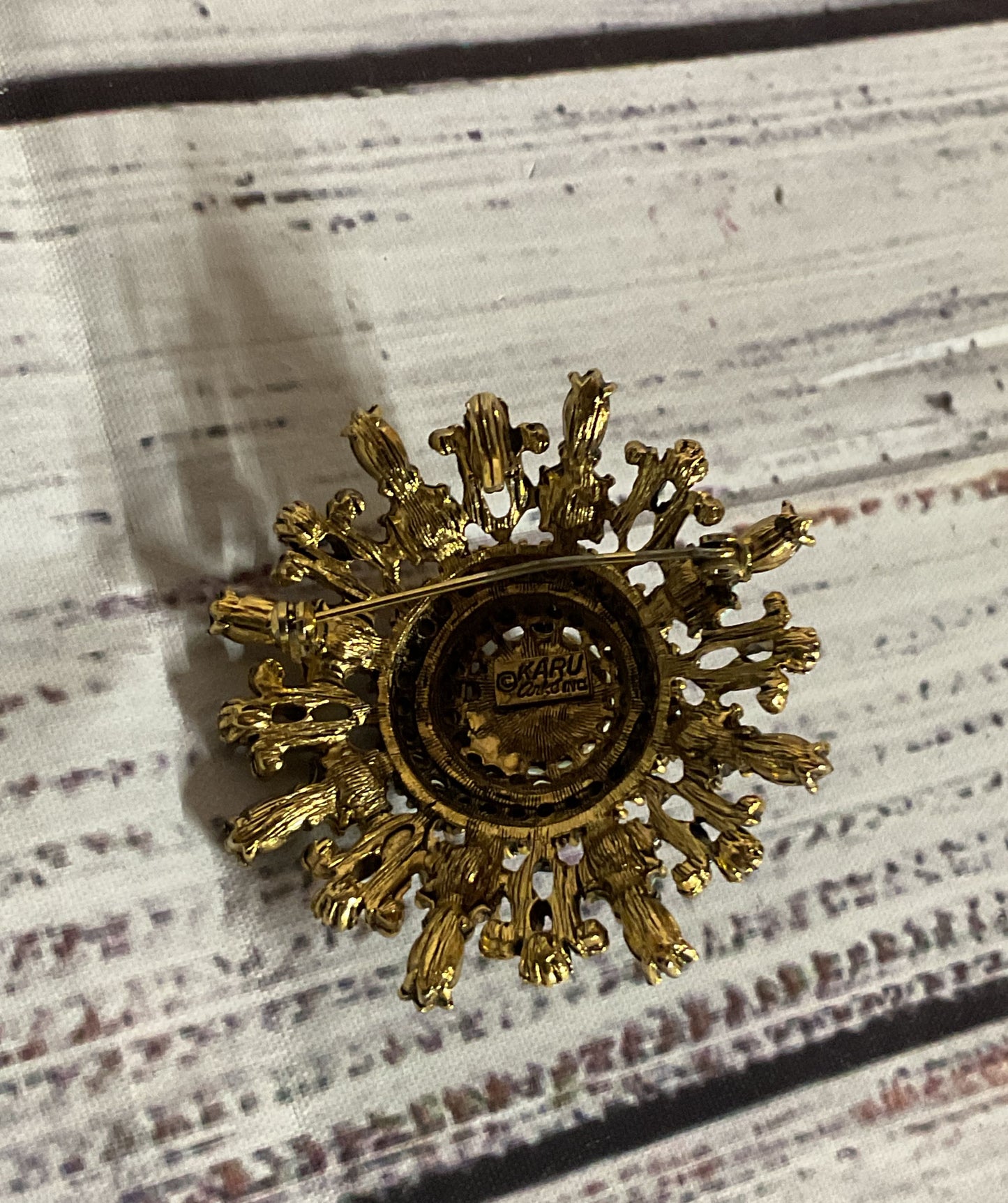 Karu gold tone Vintage Brooch