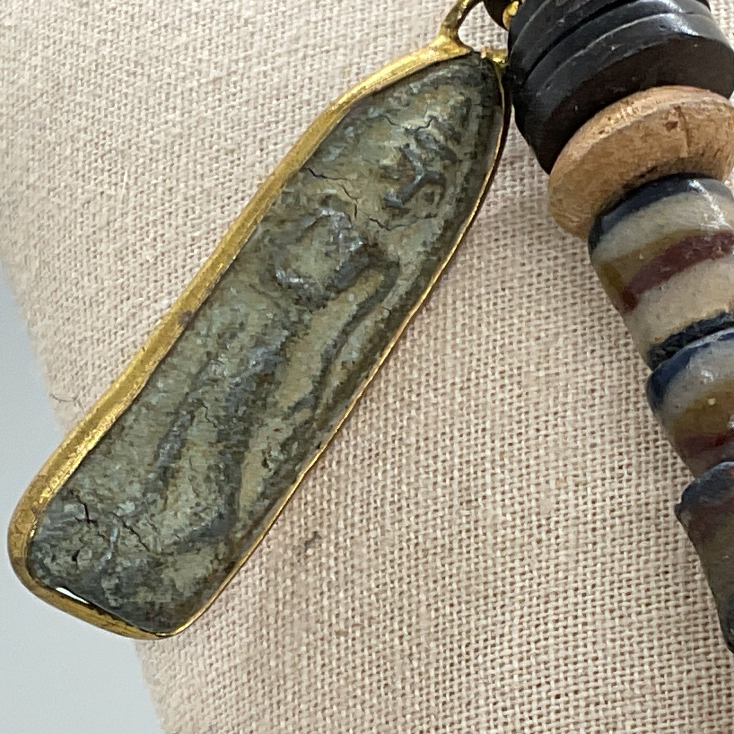 VTG. Thai Buddhist Brass/Metal Diety Figure Amulet Beaded Necklace