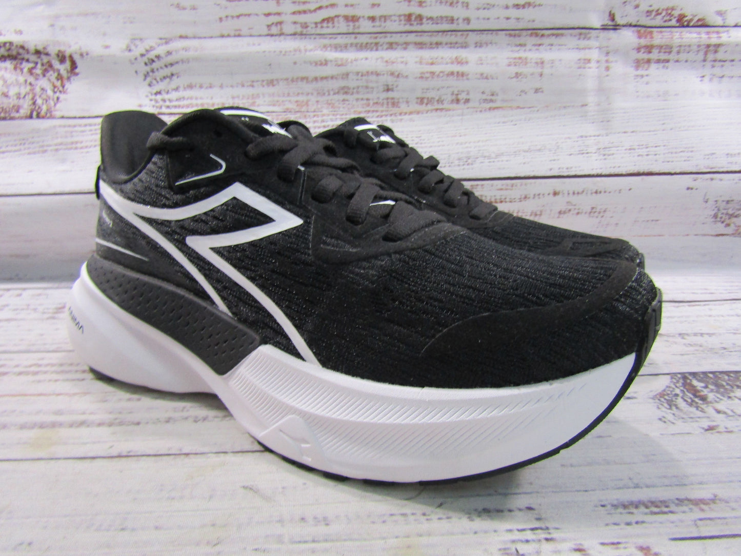 Diadora Nucleo 2 Women's Black & White Sneakers Size 7