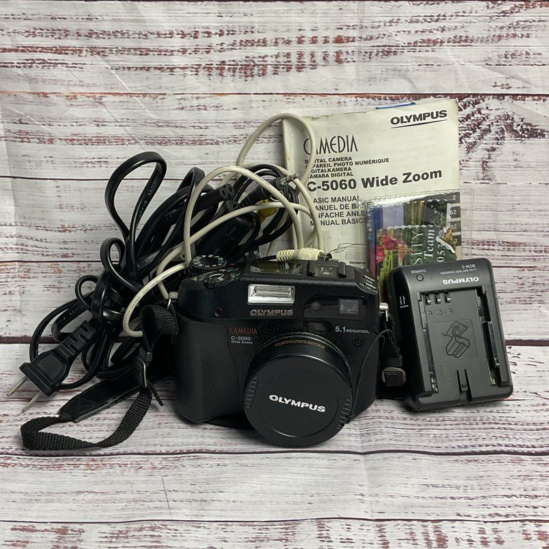 Olympus Camedia C-5060 Black Wide Digital Zoom Compact Camera w/ Charger, Manual