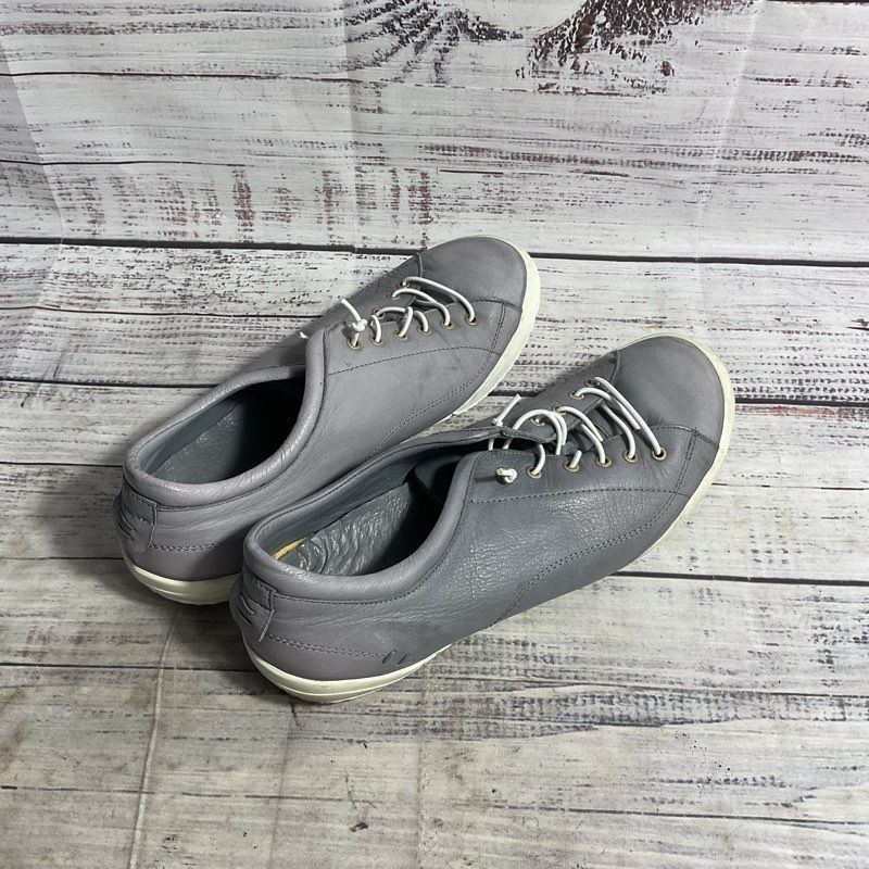 Gelato Tessa 2 Grey Leather Slip-On Sneaker Casual Shoe Women 7.5 US