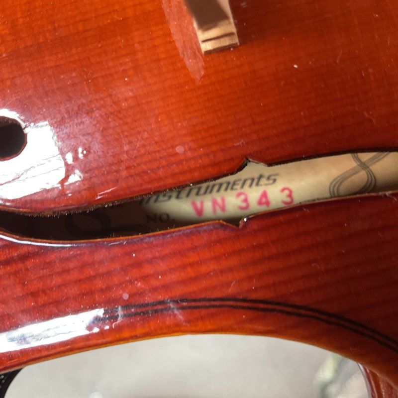 De Villlier VN343 Violin w/ 2 Bows & Accessories in Damaged Blue Case
