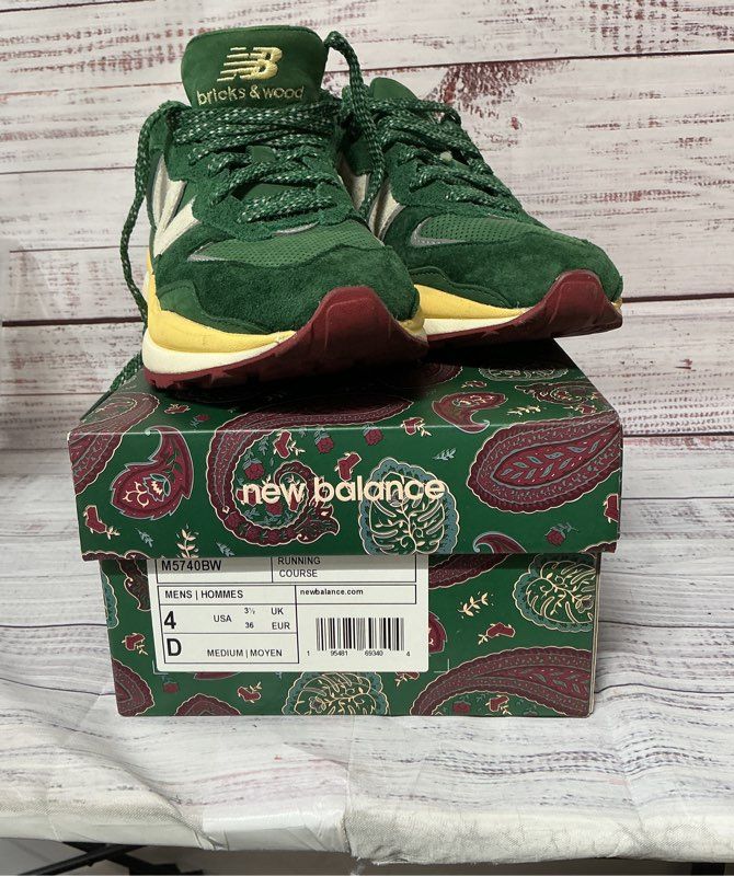 Unisex New Balance Bricks & Wood x 57/40 Men's Size 4 Women's 5.5 COMES W/ BOX