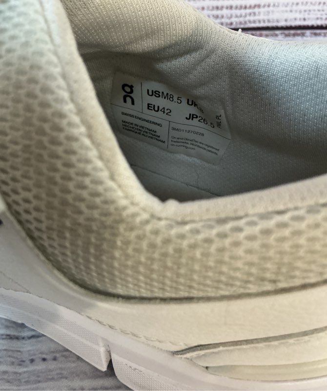 Men's On Cloud The Roger Centre Court White Sneaker Size 8.5
