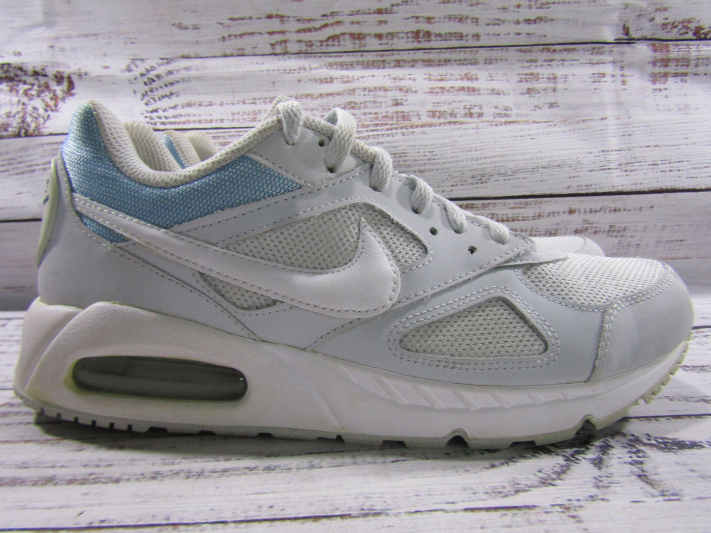 Nike Air Max IVO Pure Platinum Women's Low Top Sneakers Size 10 580519-014
