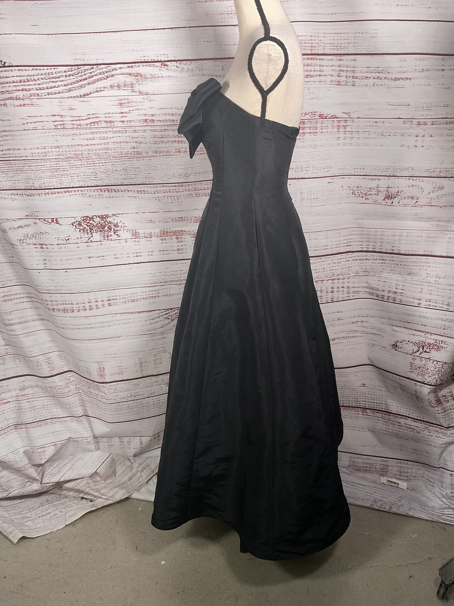 Mac Duggal Black Strapless Bow Gown - Size 0