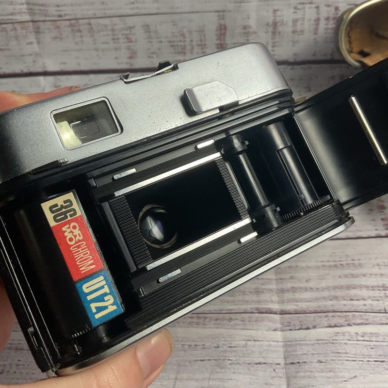 Vintage Voigtländer Vito CL Camera in Leather Case *Shutter Fires*