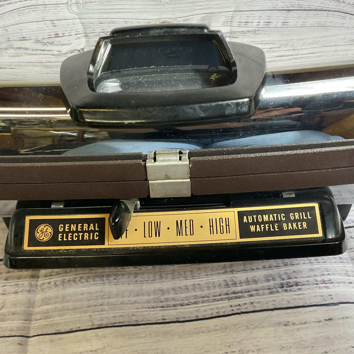 VTG. GENERAL ELECTRIC Automatic Grill Waffle Baker- WORKS GREAT!!!