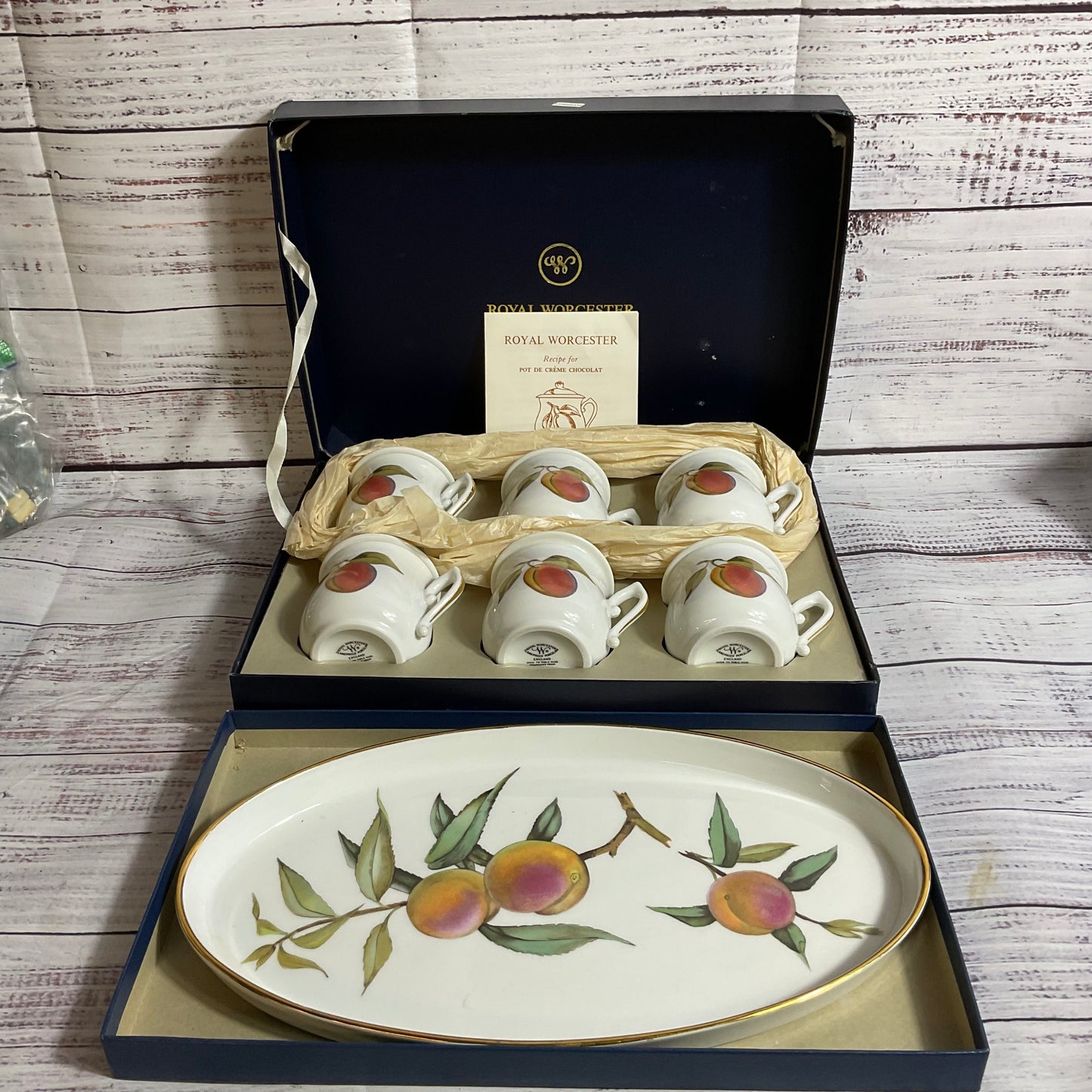 VTG. ROYAL WORCESTER Evesham Pot De Creme Chocolat with Oval Serving Tray