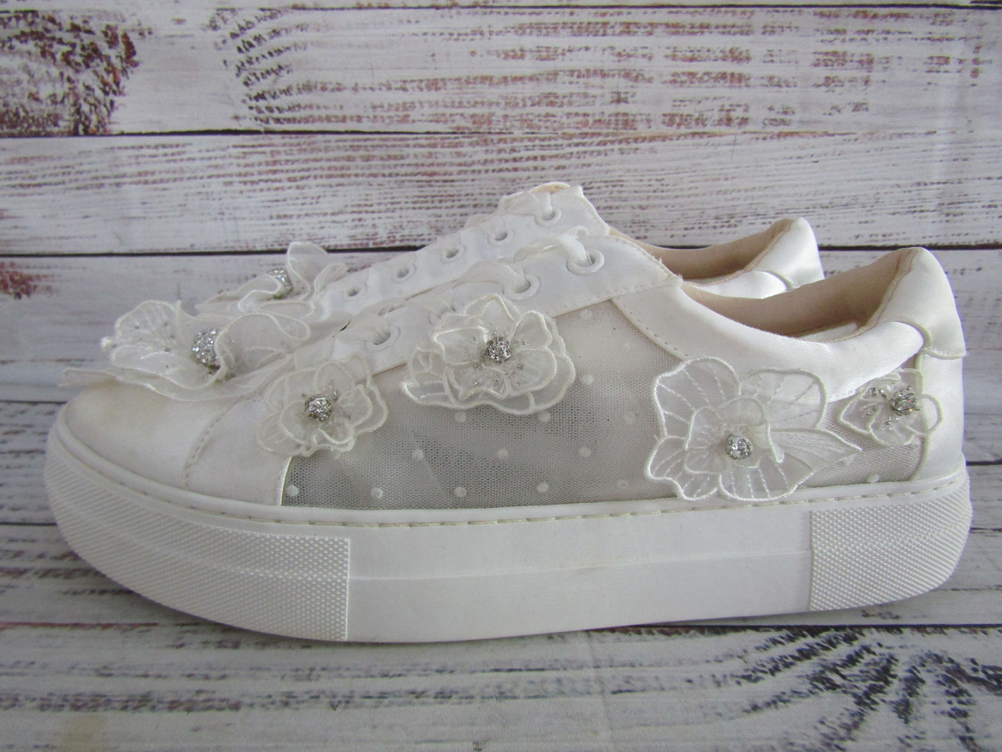 Betsey Johnson Pryce Women's White Floral Sneakers Size 9.5