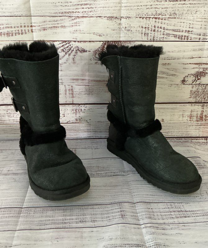 Women's UGG Skylah Black Boots Size 6