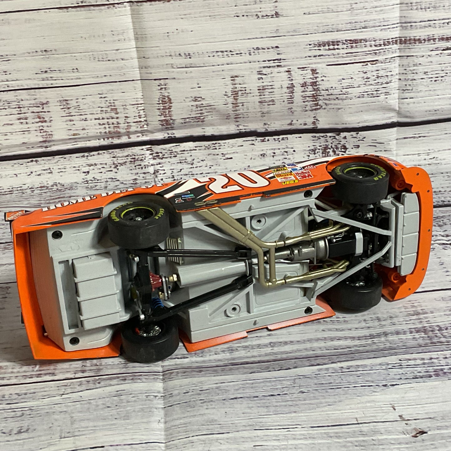 Signed 2009 JOEY LOGANO #20 The Home Depot New Hampshire 1:24 NASCAR Diecast