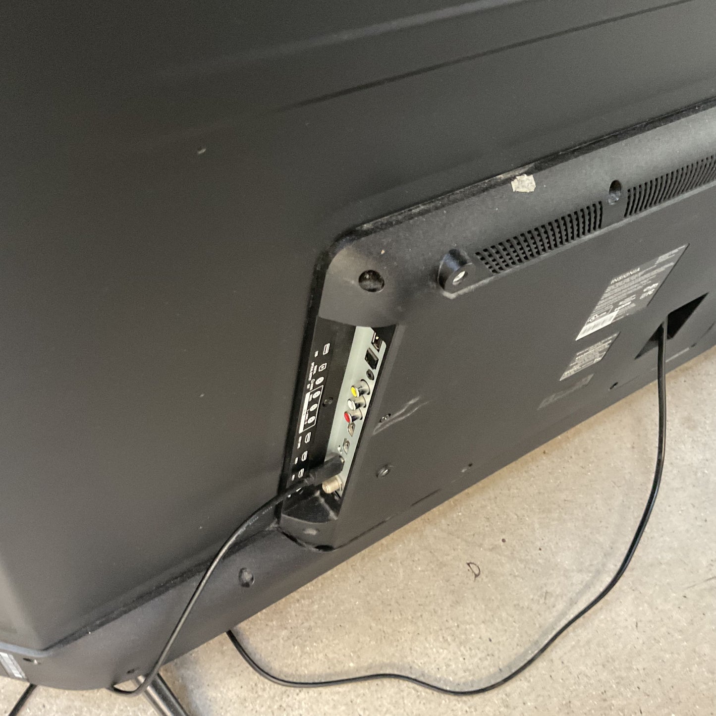 INSIGNIA NS-43D510NA21 43" Led TV with Roku- NO REMOTES FOR BOTH