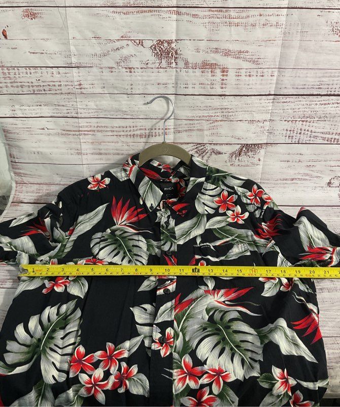 RVCA Men's Hawaiian Regular Fit Button Down Shirt Size M Black Red Green