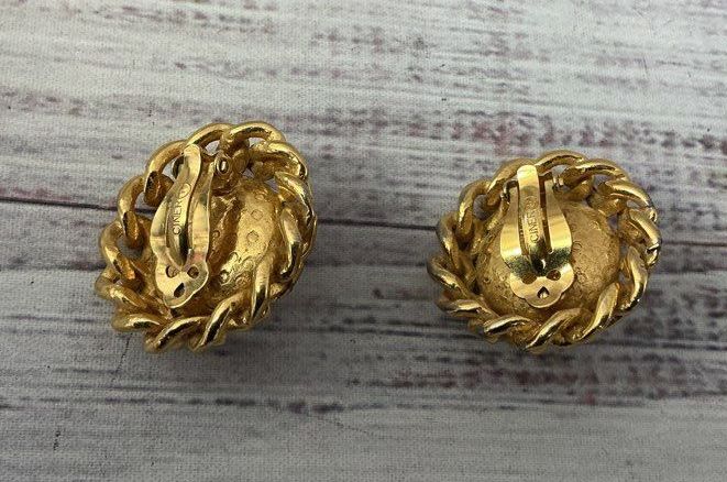 Women's Ciner Vintage Gold Plated Clip on earrings with red stones STUNNING!