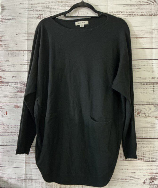 Women's Meo Meli Black Sweater with front pockets and buttons in back Size OS