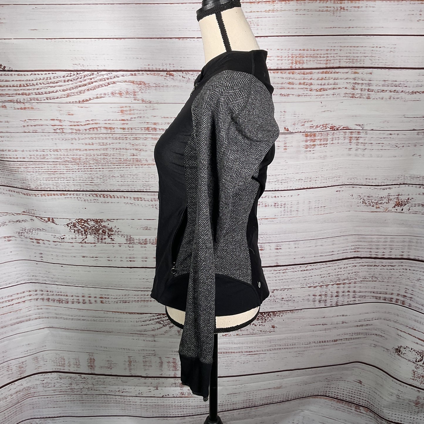 Lululemon Emerge Renewed Grey Herringbone Black Jacket - Size 6