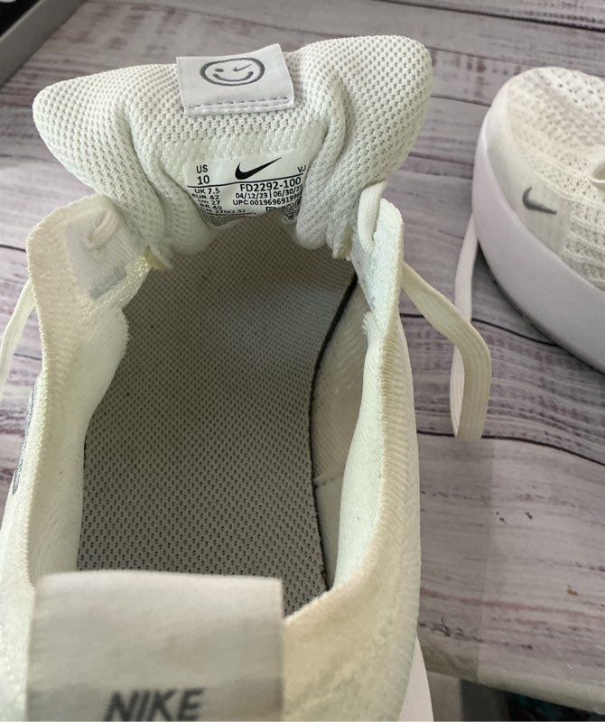 Women's Nike Interact Run Road Running White Metallic Silver Sneakers Size10