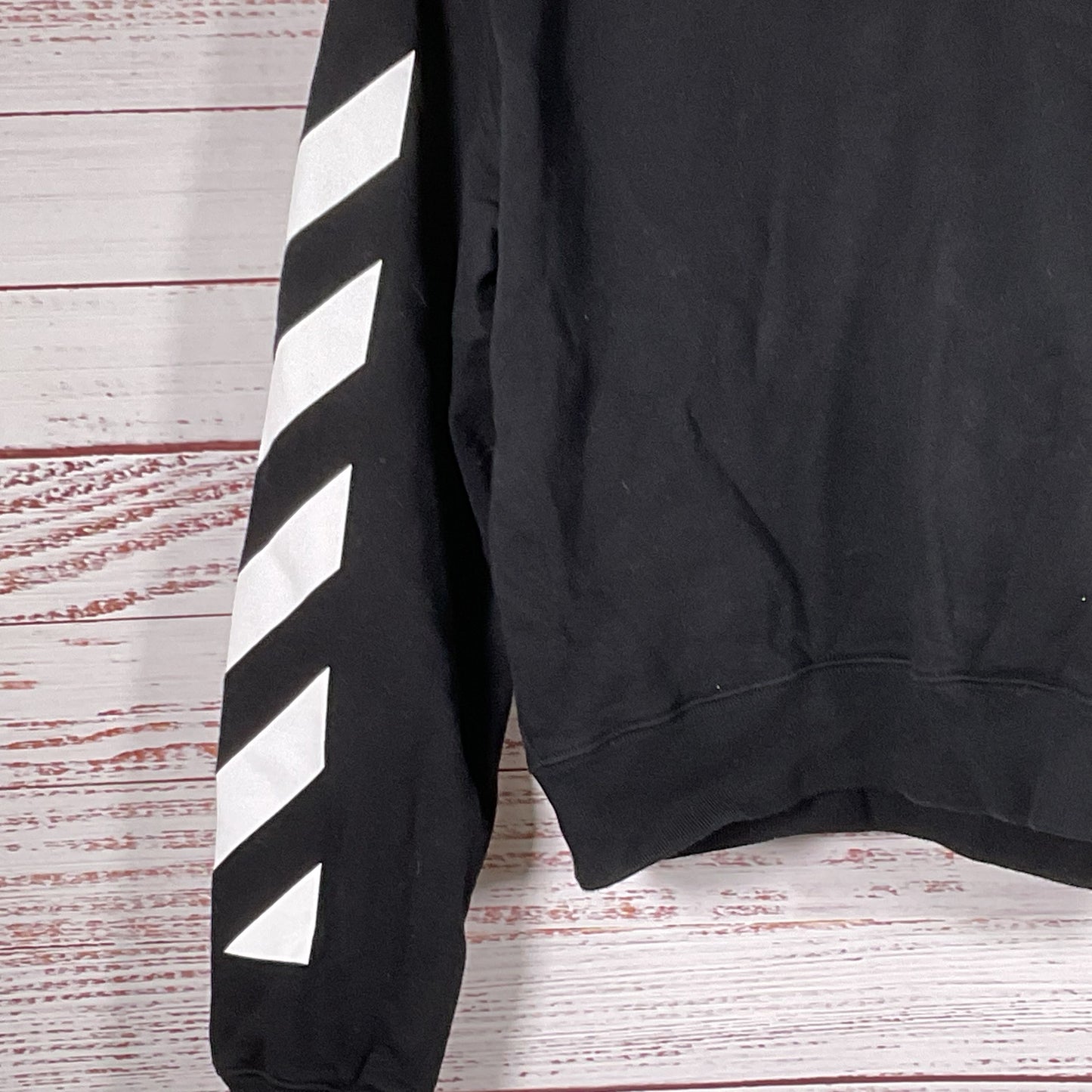 OFF-WHITE Men's Black Arrow Print Crewneck Sweatshirt- SZ S