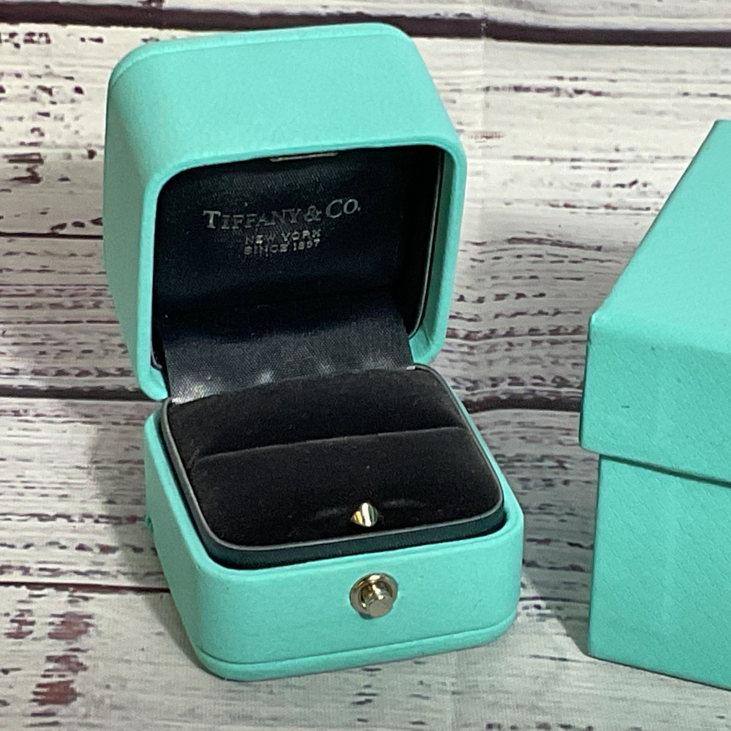 TIFFANY & CO. Tiffany Blue Ring Case and Box