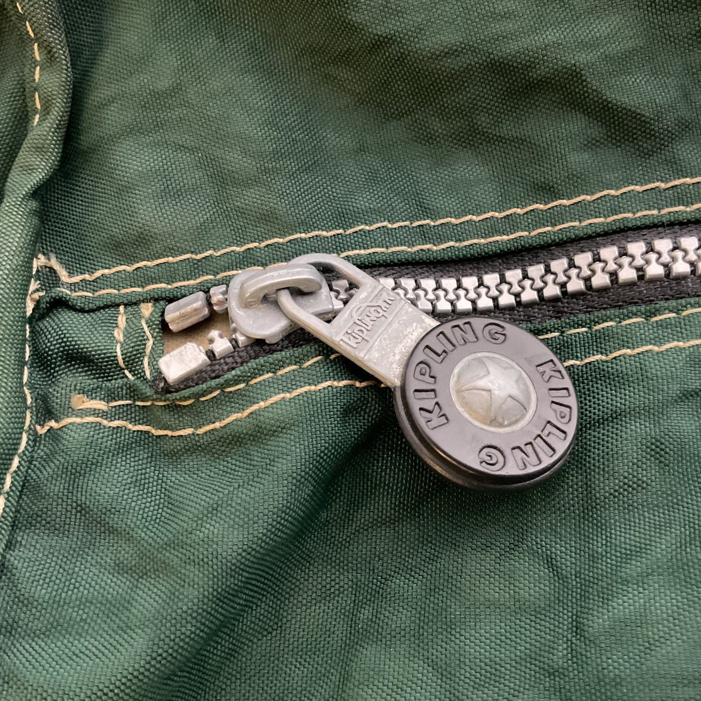 VTG. KIPLING Kipling Messenger Laptop Strap Bag