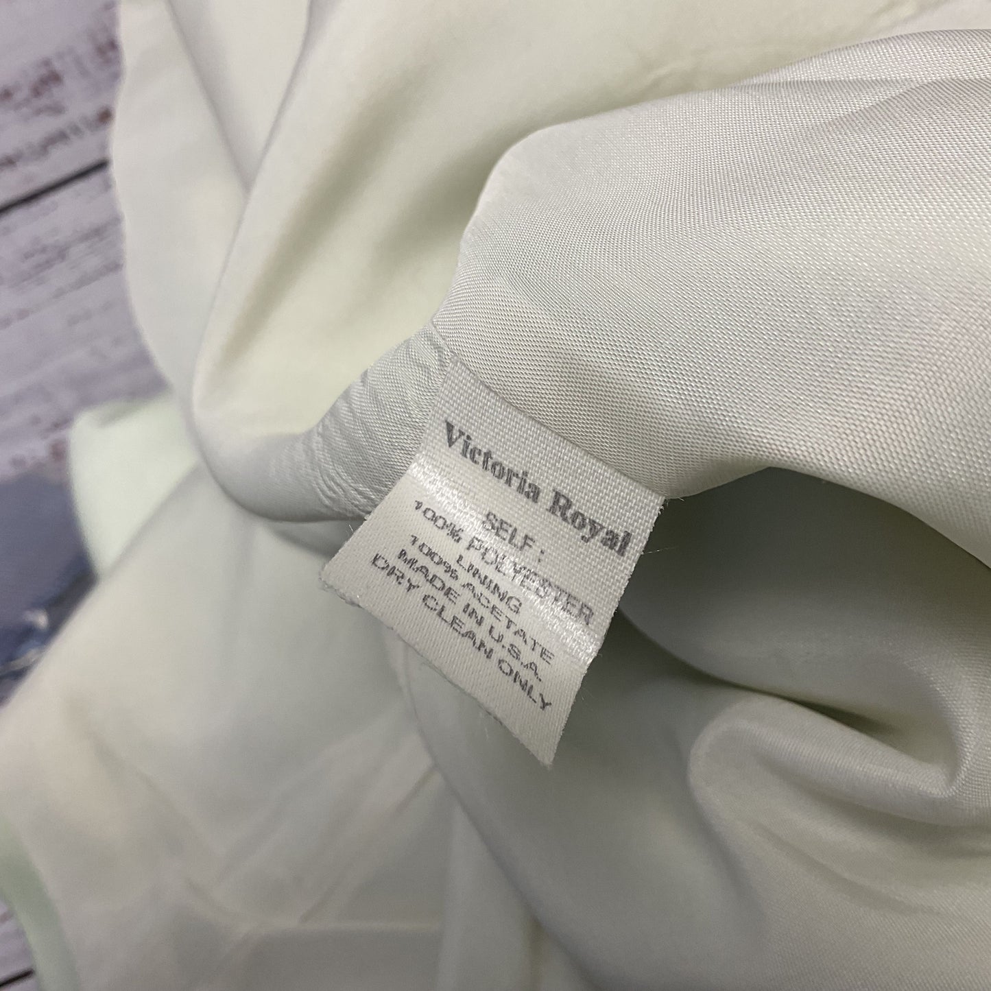 VIE by Victoria Royal Light Green Satin Blazer and Skirt Set Suit - Size 22